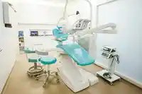 Gabinete dental equipado en la clínica de Pamplona